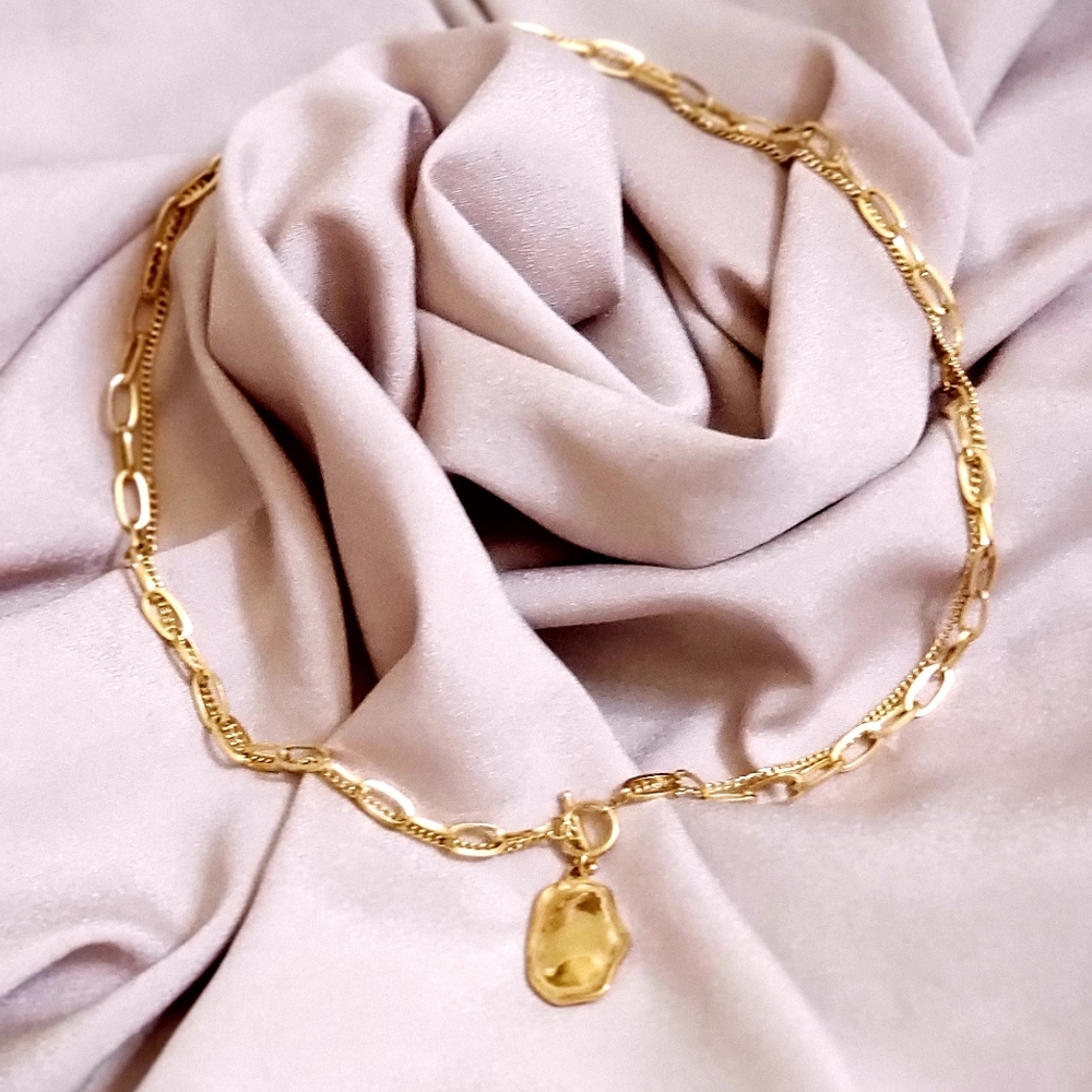 Luxurious buckle geometric pendant nacklace